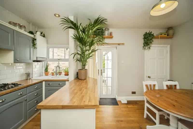 3 Bedroom Terraced House For Sale Near Town Centre
