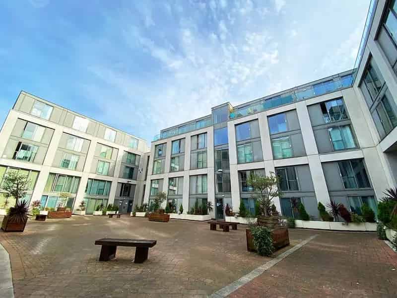 3 Bedroom Flat in Mailbox City Centre Available June 2nd
