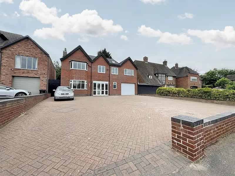 7 Bedroom Detached House for Sale
