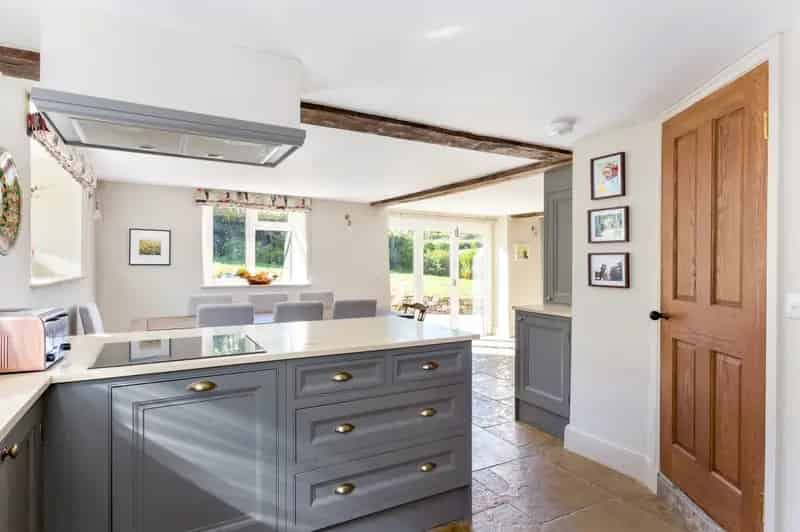 4 Bedroom Cottage For Sale