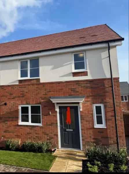 2 Double Bedroom House with Parking and Large Garden