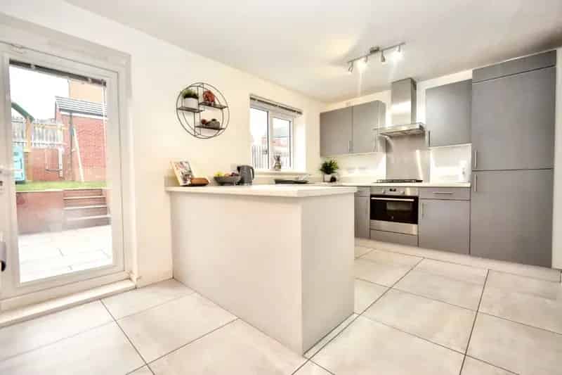 Four Bedroom Detached House in WF2 - Family Home