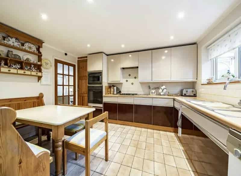 Four Bedroom Detached Bungalow Near Sunbury Station