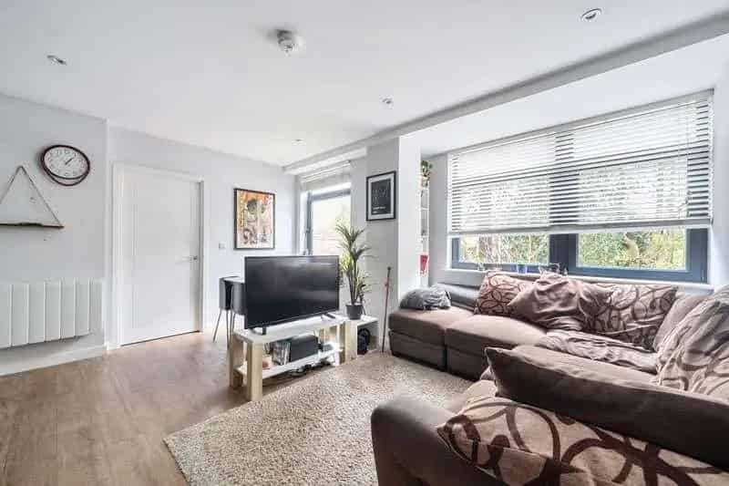 2 Bed Flat for Sale No Onward Chain