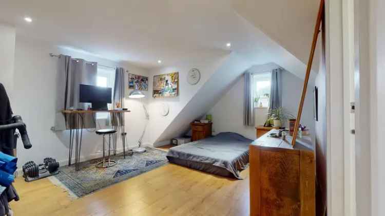 3 Bedroom Flat to Rent in Brighton