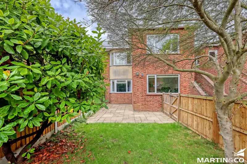 3 Bedroom Ground Floor Maisonette For Sale