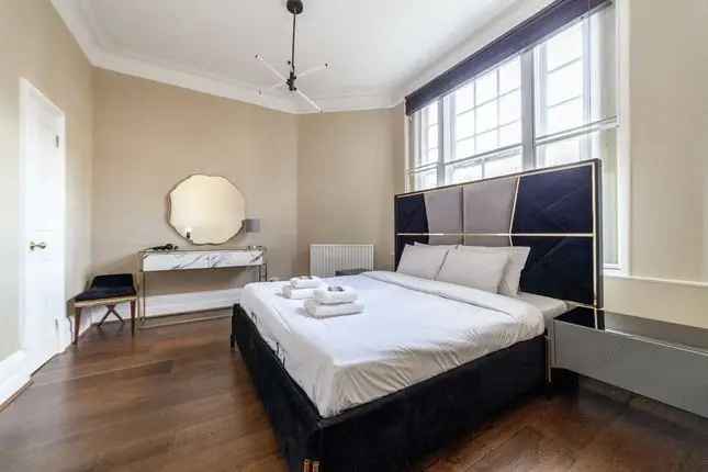 Flat for sale in Davies Street, London W1K