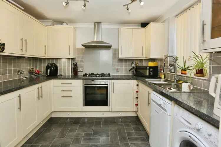 4 Bedroom Semi-Detached Family Home with Garden and Parking