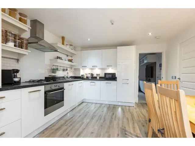 3 bedroom end-terraced house for sale