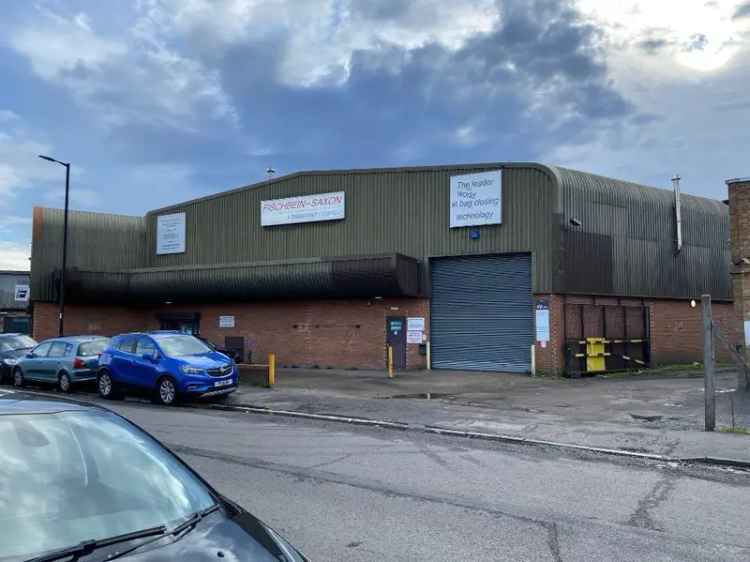 Modern Industrial Warehouse Unit with Offices Near M25