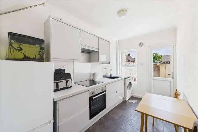 1 Bed House for Sale Aldershot Off Street Parking Renovated