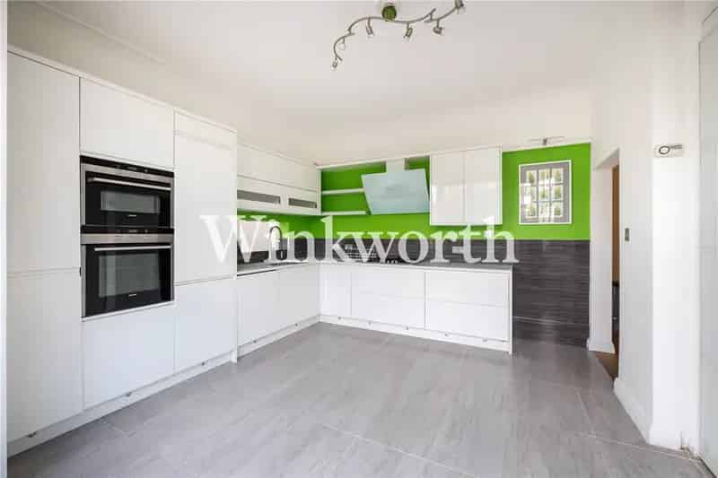 2 Bedroom Flat London - Garden, Parking, Tube Access