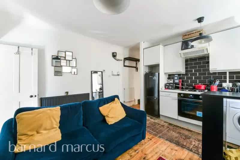 Stunning Streatham Flat  Period Conversion  Modern Amenities