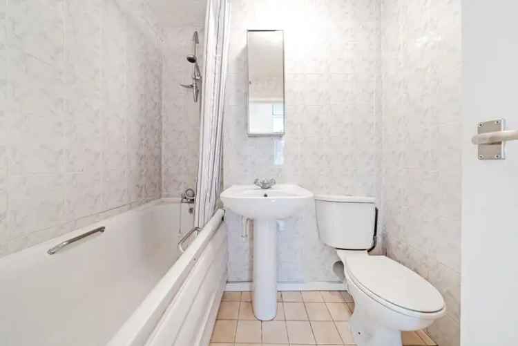 Spacious 2-Bedroom Apartment with Garden Access
