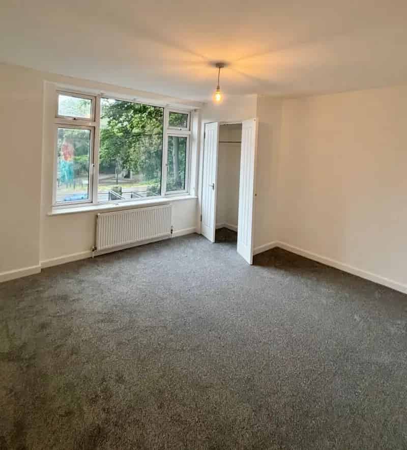 1 Bedroom Flat Town Centre Allocated Parking