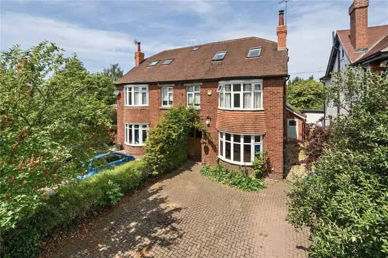 6 Bedroom Semi Detached House For Sale