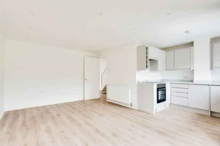 3 Bed House - Recently Renovated - No Onward Chain
