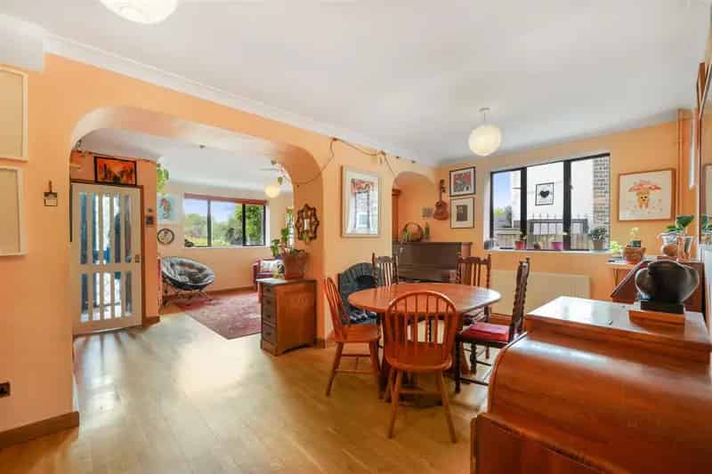 3 Bedroom End of Terrace House to Rent