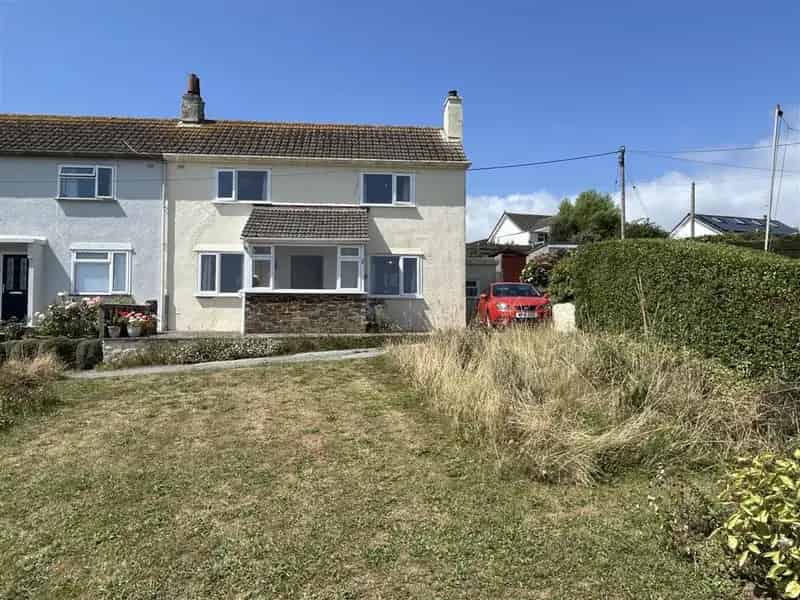 3 Bedroom Semi-Detached House with Sea Views for Sale