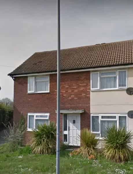 Two Bedroom First Floor Flat with Private Garden and Parking