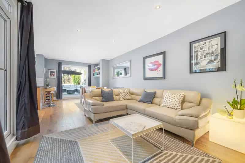 2 Bedroom Flat House to Rent near Brockwell Park
