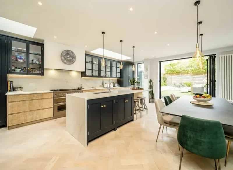 Four Double Bedroom Victorian House in Queen's Park