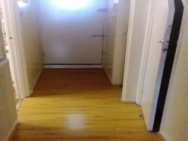 3 Bed House Near Heathrow 2 Toilets