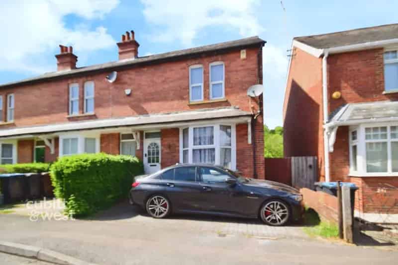 3 Bedroom Semi-Detached House to Rent Caterham