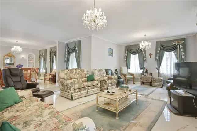5 Bedroom Detached House for Sale in Holne Chase London N2
