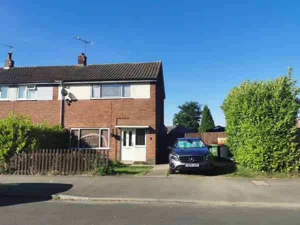 2 Bed End Terrace House Large Garden Double Driveway Quiet Road
