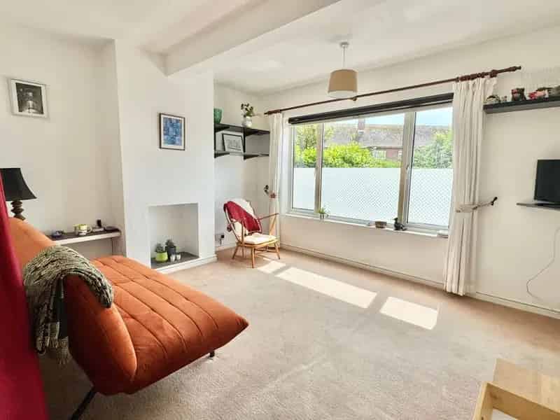 3 Bedroom Semi Detached House Folkestone Kent
