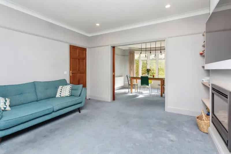 4 Bedroom Detached House for Sale in Bedford