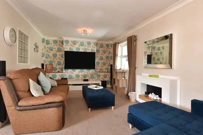 5 Bedroom Semi-Detached House for Sale