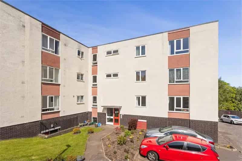 2 Bed Flat Morningside Ground Floor Secure Garage Parking