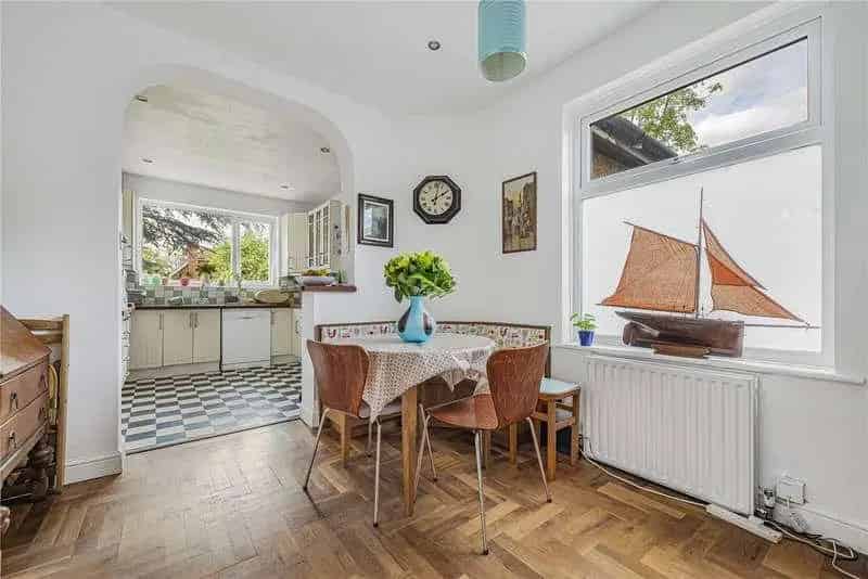 5 bed house for sale