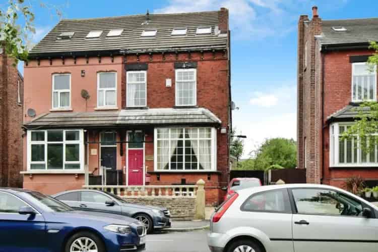 5 Bedroom Semi Detached House Manchester