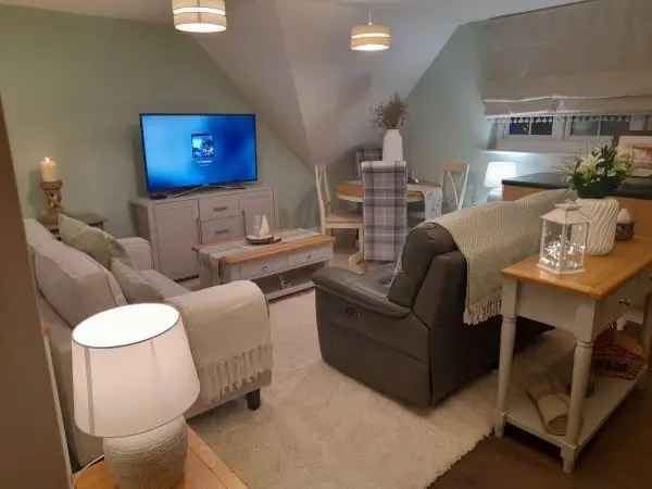 Flat For Rent in Calne, England