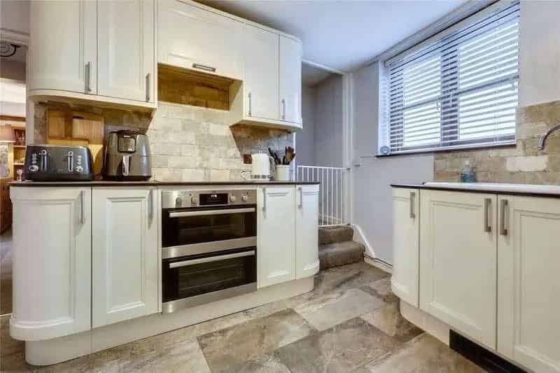 2 bed house for sale