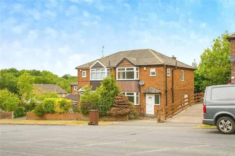3 Bedroom Semi-Detached House To Rent