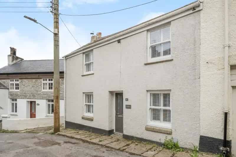 3 Bed Cottage For Sale Near Town Centre