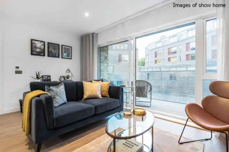 Flat For Sale in London, England