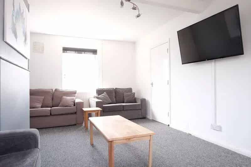 1 Bedroom Semi Detached House Newly Refurbished Student House