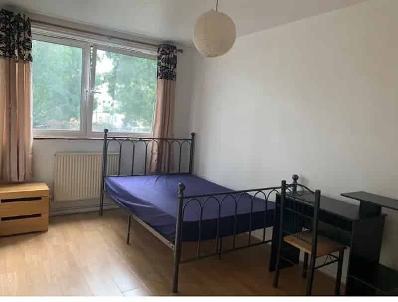 4 Bedroom Flat Canary Wharf Huge Garden Recently Renovated