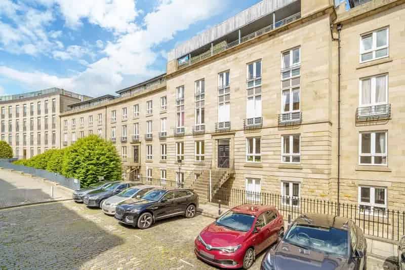 2 Bedroom Duplex for Sale in Edinburgh