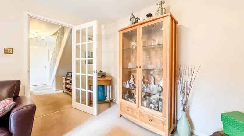 3 Bed Mid Terrace House Southville No Onward Chain