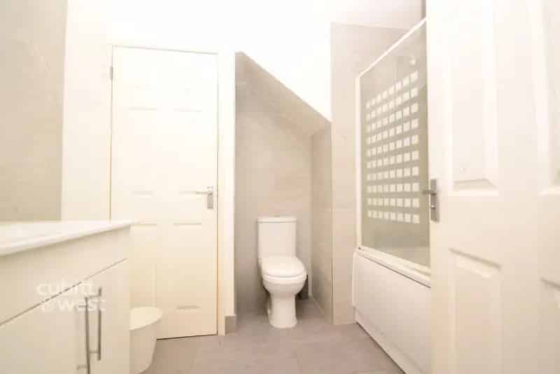 4 Bedroom Detached House to Rent Near 3 Train Stations