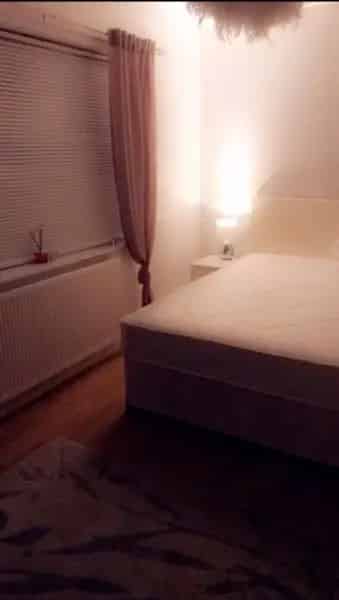 Large Garden Home in Quiet Cul-de-sac