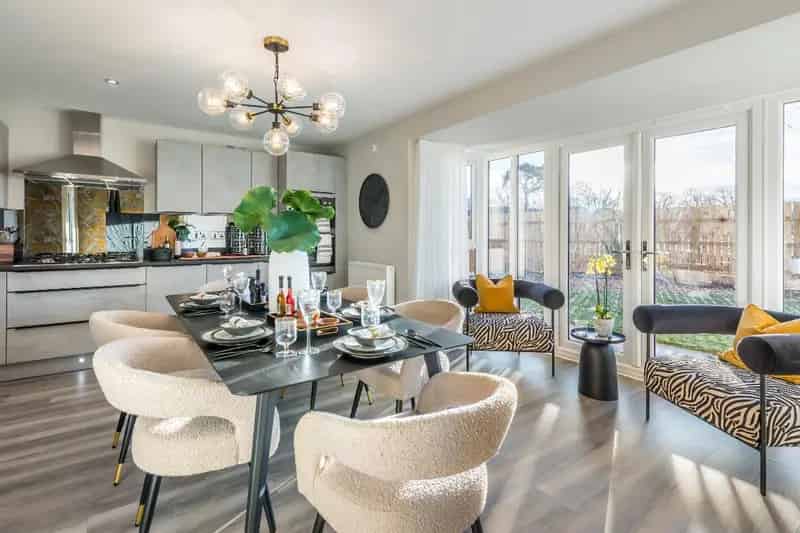 4 Bed House for Sale with 2 En-Suites and Garage