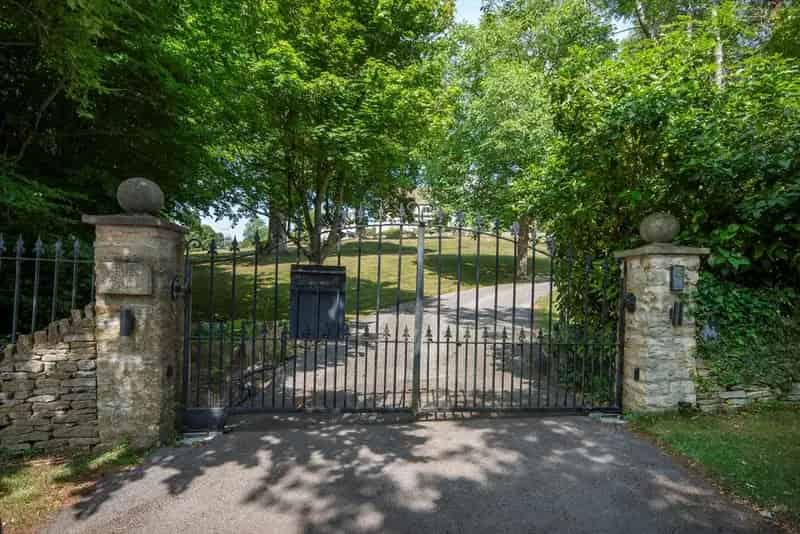 6 Bedroom Detached House for Sale in Cheltenham