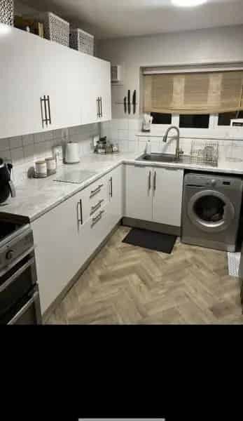 3 Bedroom First Floor Flat Near Park and Forest